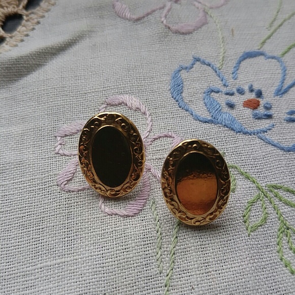 ♦ 3 for $15 Ornate Oval Gold Stud Earrings - Picture 8 of 8